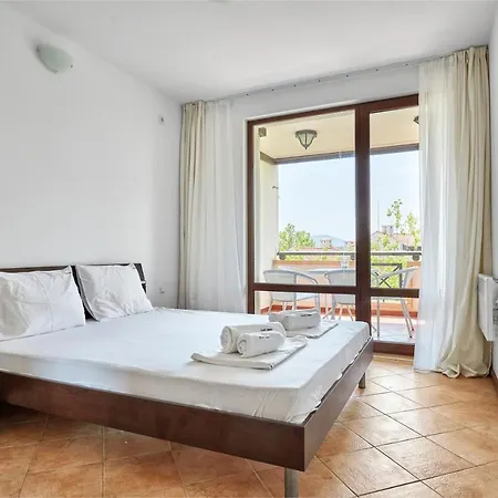 Sunlit Serenity Cozy Flat In With Parking By Flat Mаnаger Апартамент