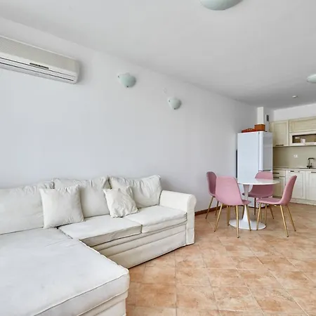 Daire Sunlit Serenity Cozy Flat In With Parking By Flat Mаnаger