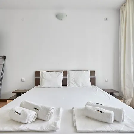 Daire Sunlit Serenity Cozy Flat In With Parking By Flat Mаnаger *